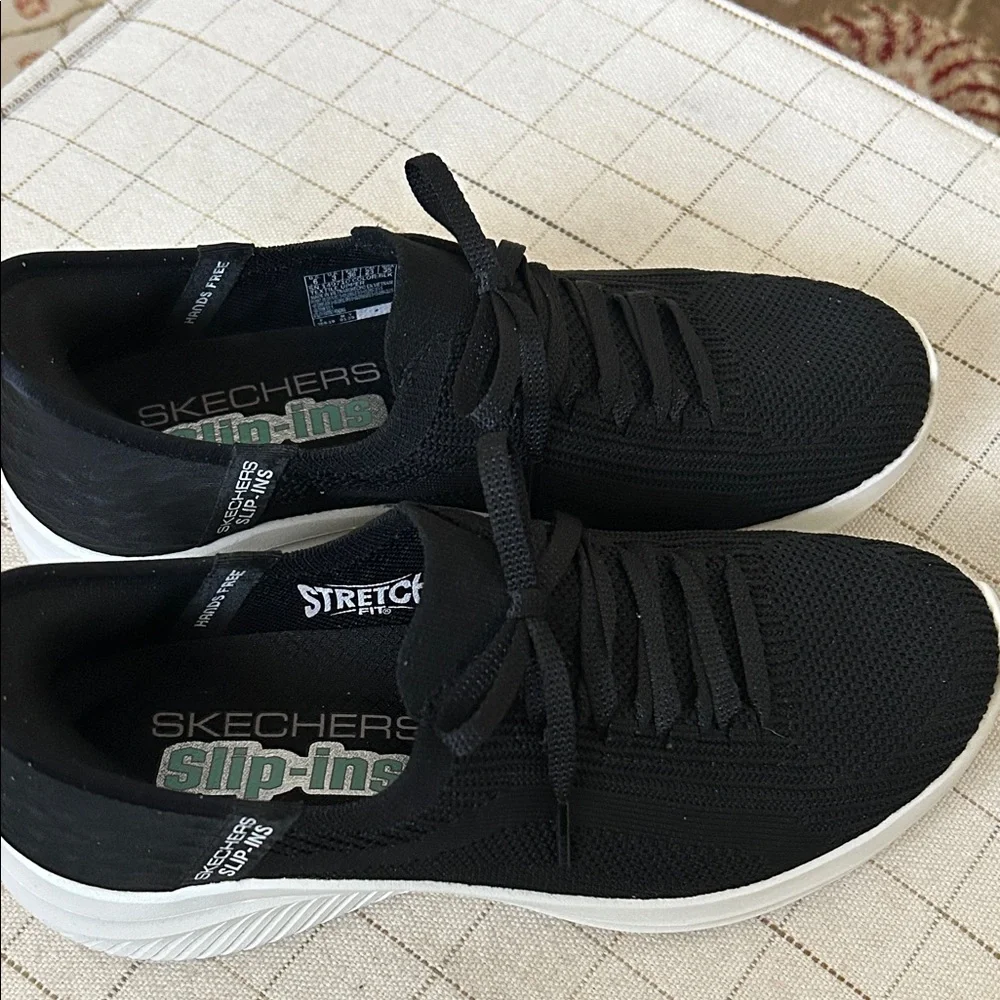 Skechers Women’s Black Slip Ins/Size 6M - Picture 2 of 6